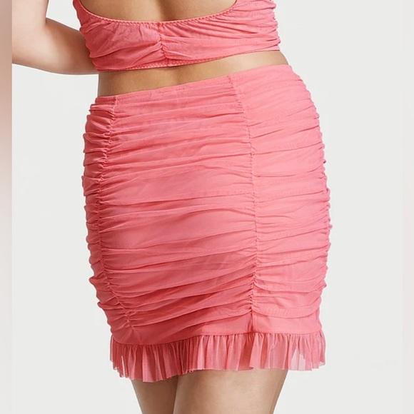 VICTORIA'S SECRET Pink Ruched Mini Skirt size Medium NWT - Picture 2 of 6
